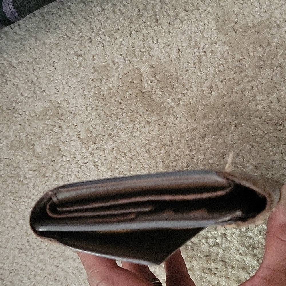 4. LV Damier Ebene Sarah Wallet Authentic - Picture 7 of 7